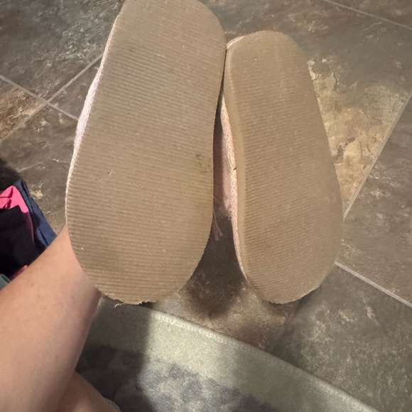 Like new toddler girl size 8 Cozy Pink Fur-Lined Boots - Picture 4 of 5